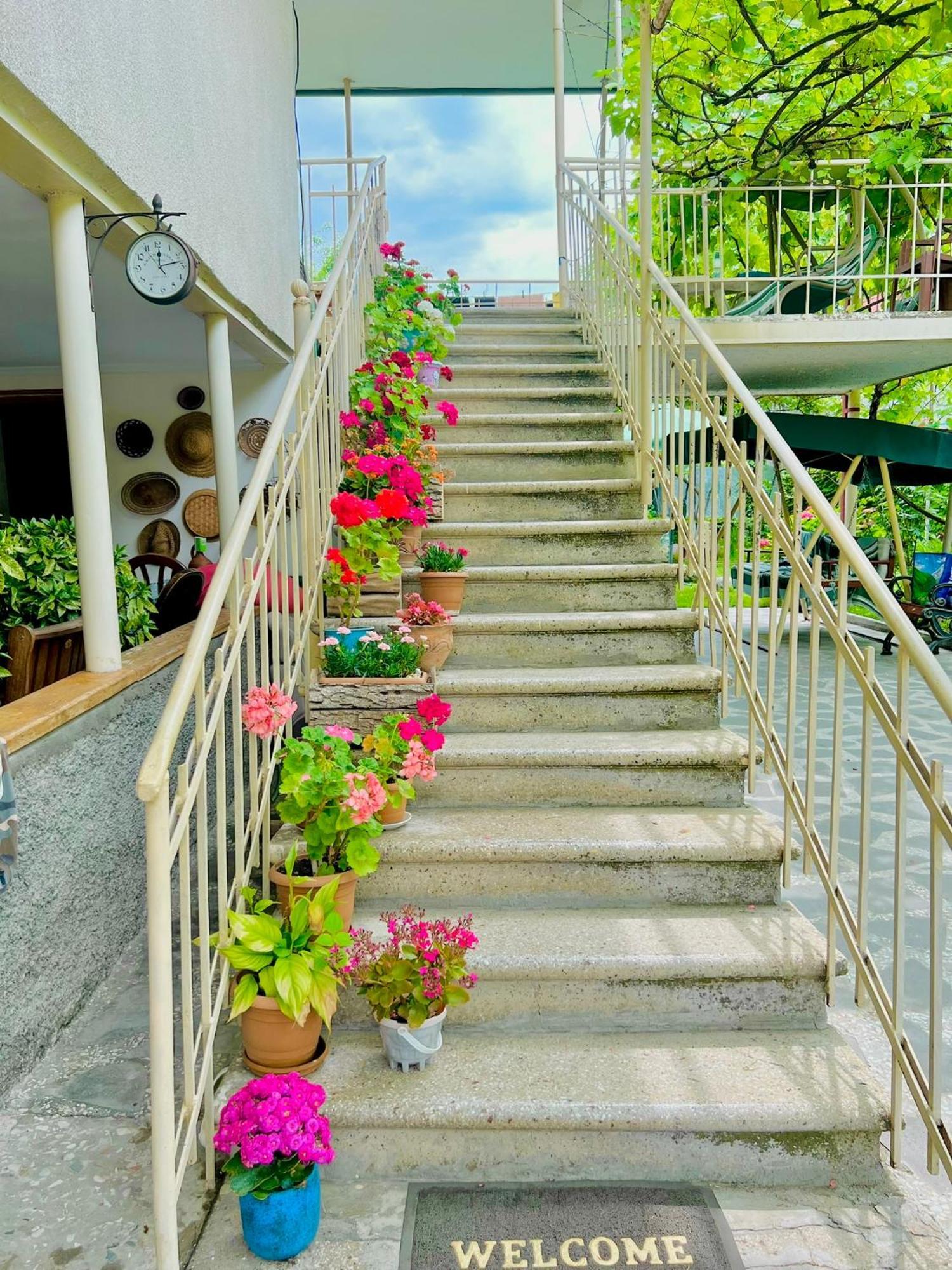 Home Inn-Guesthouse Lagodeji Exterior foto